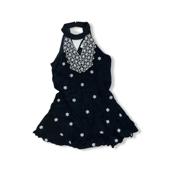 Entro Embroidered Shift Mini Dress | Color: Black | Size: L